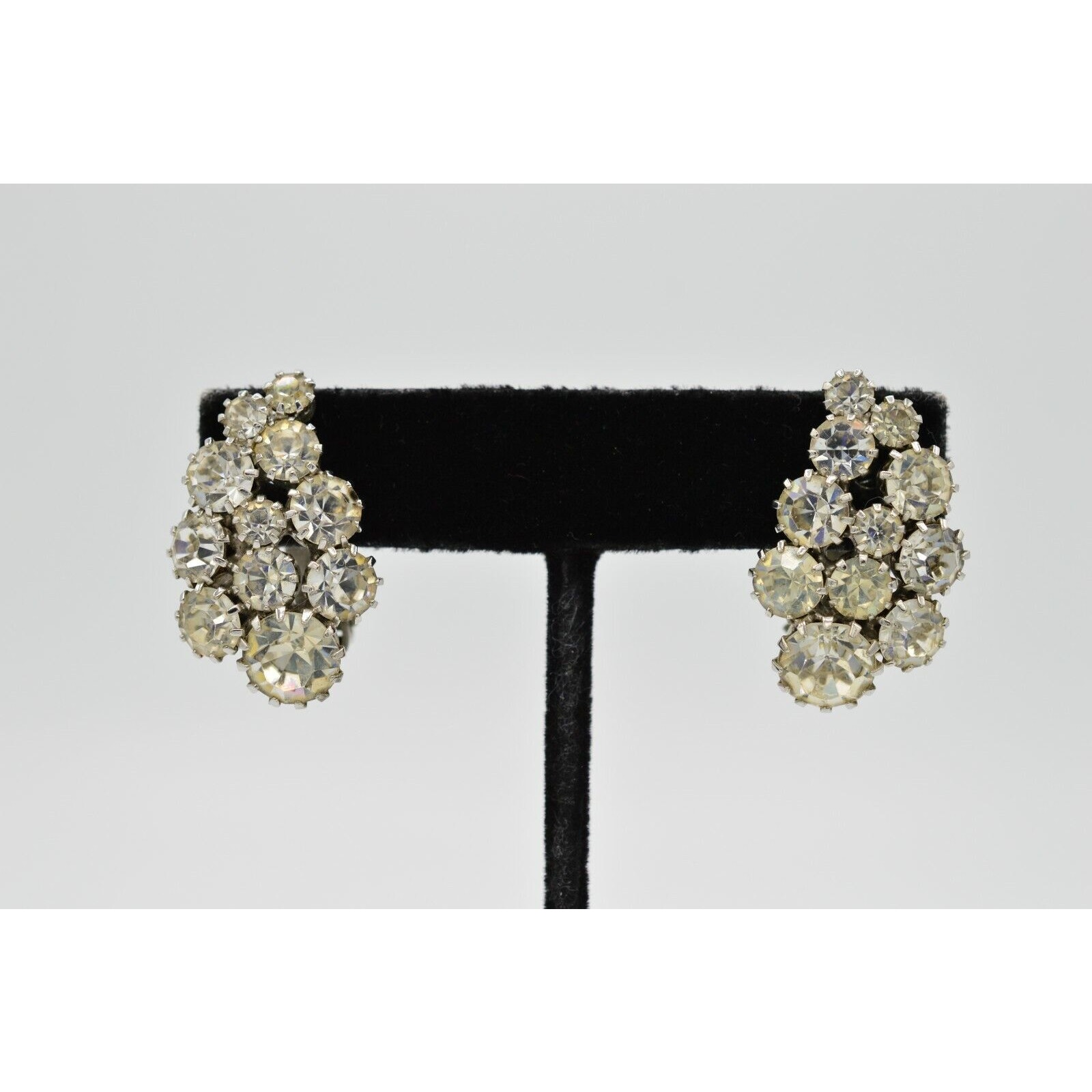 Weiss Vintage Clip On Earrings Rhinestone Crystal Sparkling Signed 1960s Binu 35$